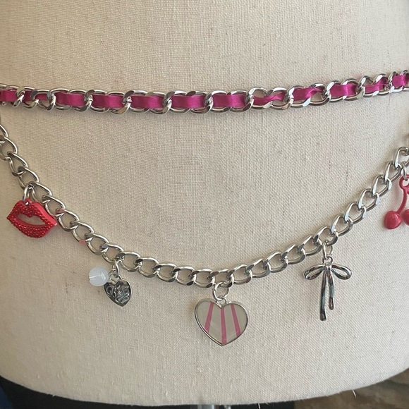 NWT-BETSEY JOHNSON-WOMENS SILVER AND PINK CHAIN BELT WITH CHARMS-SIZE M/L - Picture 2 of 15